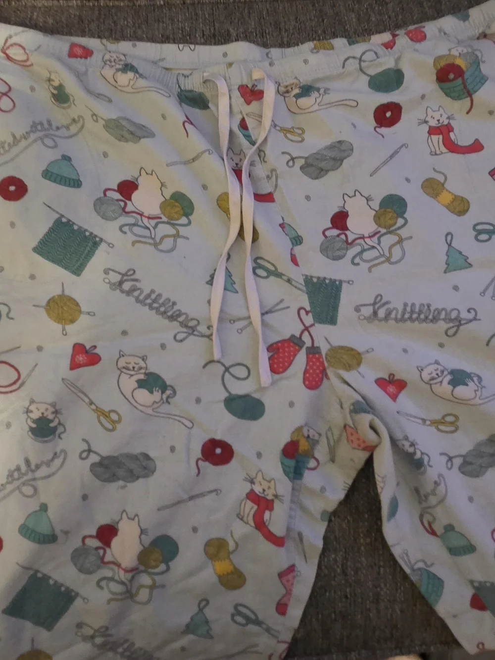 WomensPajamas – White Cat & Yarn Print